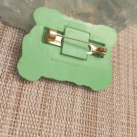 Vintage clover pin Hallmark Cards Think Green - Picture 4 of 6
